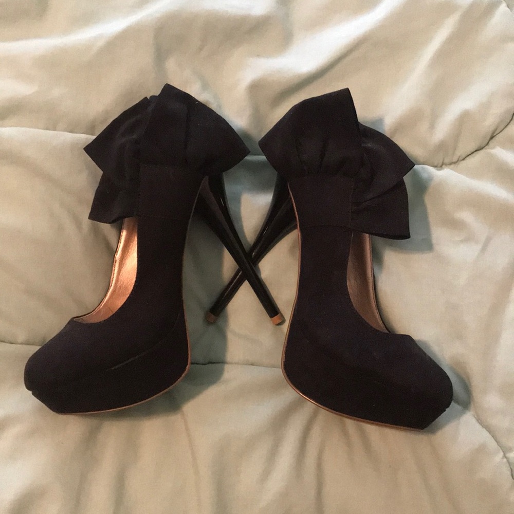 Black suede heels with side bow sz 6.5